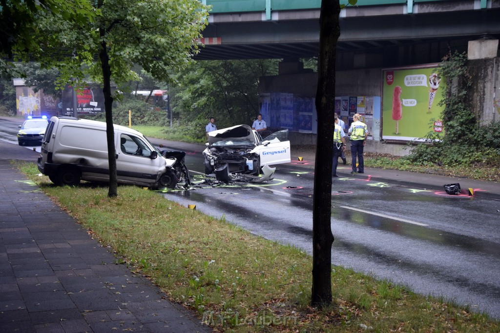 VU Frontal Koeln Hoehenhaus Berlinerstr vor Leuchterstr P19.JPG - Miklos Laubert